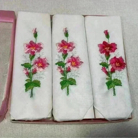 Embroidered Floral Ladies Hankies Vintage Set Of 3 In Original Box - Picture 1 of 7